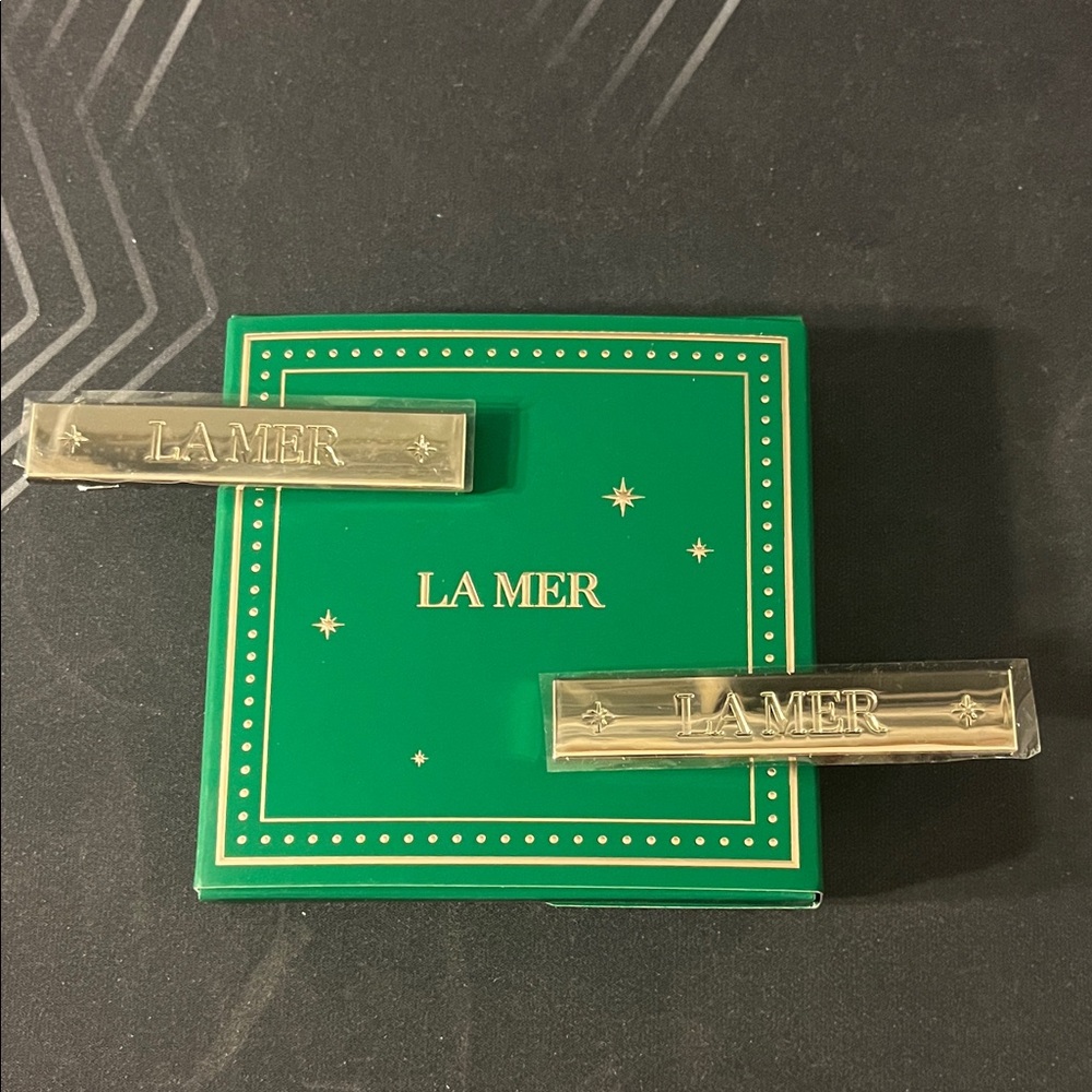 NIB La Mer Set of 2 Hair Clips